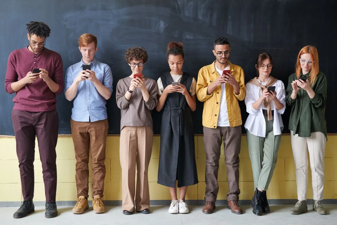 La diferencia entre saber usar una herramienta de IA y ser un experto en IA generativa: por qué las empresas en 2026 buscan el segundo perfil y cómo conseguirlo
