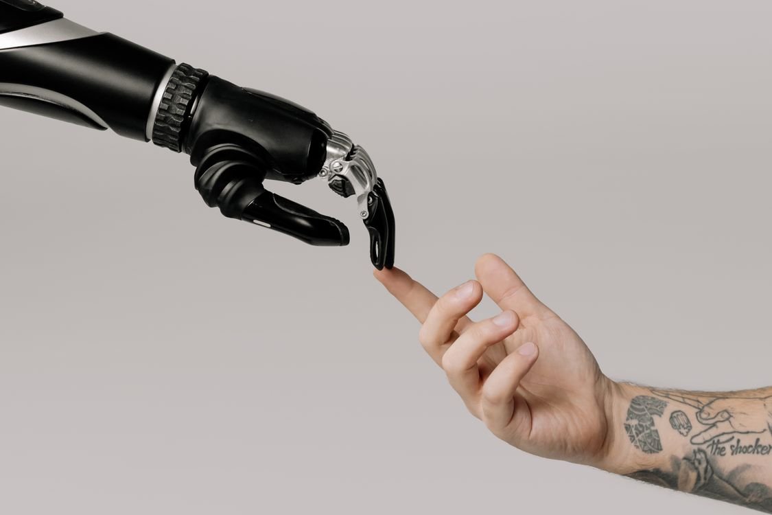 Claude Opus 5 y Astra de OpenAI resuelven lo que nadie pudo en décadas: lo que estos hitos revelan sobre los agentes de IA para empresas