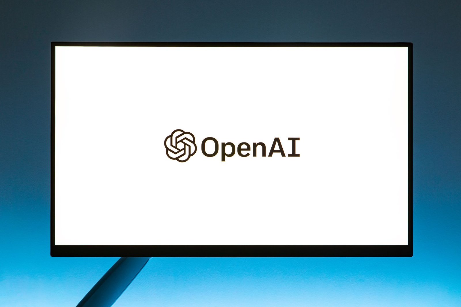 Logo de OpenAI en pantalla — ChatGPT es la herramienta clave para profesionales y pymes en 2026
